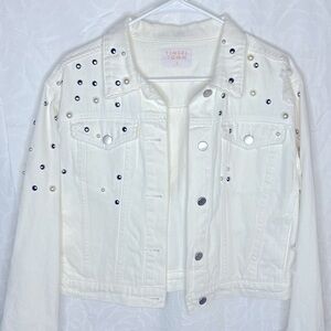 TINSELTOWN white denim women’s ripped wear jean jacket w/studs and pearls.Size S